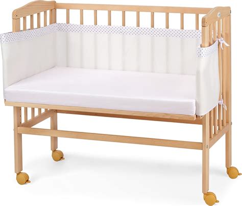 Waldin Beistellbett aus unbehandeltem Buchenholz mit großer Liegefläche.