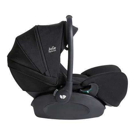 Joie i-Level Babyschale in einer flachen Liegeposition