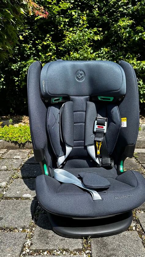 Abbildung des Maxi-Cosi Titan Pro i-Size Kindersitzes mit Fokus auf das Design und die Materialien