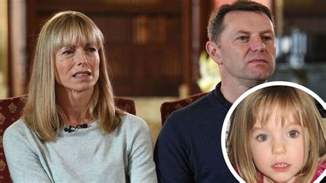 Foto von Madeleine McCann mit ihren Eltern Kate und Gerry McCann