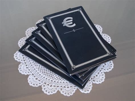 Suchplakat mit Baby-Zeichnung und Aufruf zur Mithilfe