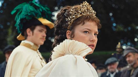 Schauspieler Devrim Lingnau als Kaiserin Elisabeth