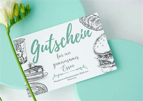 Illustration verschiedener Gutscheine mit Symbolen für Essen, Putzen, Babysitten und Entspannung