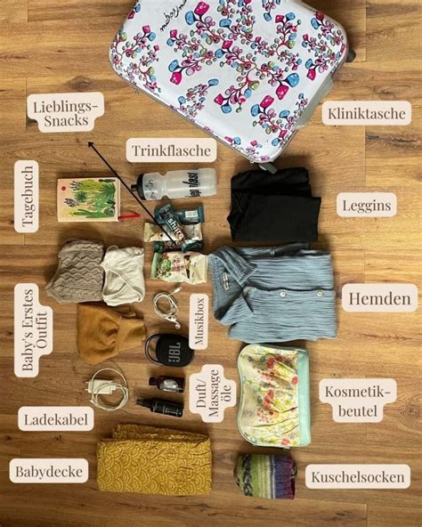 Illustration einer gepackten Kliniktasche mit verschiedenen Beuteln für Ordnung
