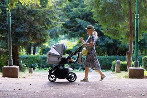 Schema zur Auswahl des richtigen Kinderwagens basierend auf Einsatzort und Transportmöglichkeiten