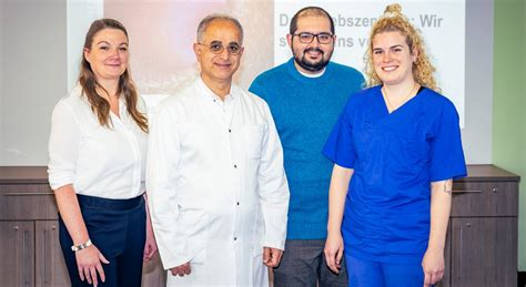 Teamfoto der Ärzte und Hebammen der Geburtshilfe im Marien Hospital Witten