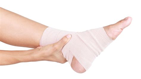 Beispiel für eine Sprunggelenk-Bandage und eine Orthese