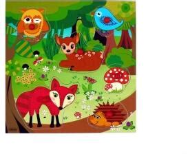 Nahaufnahme eines kindgerechten und sicheren Kinderbetts mit bunten Bettbezügen.