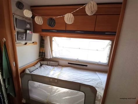 Ein gemütliches Reisebettchen für das Baby im Wohnmobil