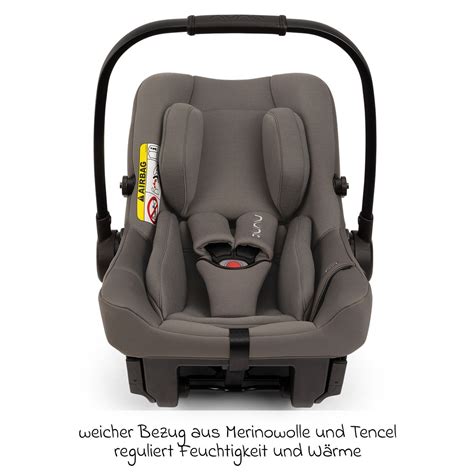 Detailaufnahme der Nuna Pipa urbn Babyschale, die das integrierte Isofix-System und den Stabilitätsbügel zeigt