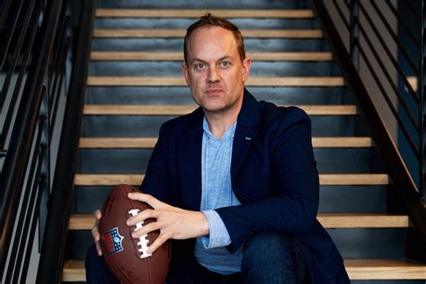 Detailansicht der Entriegelungsmechanismen an den Seitenteilen des Hauck Reisebettes