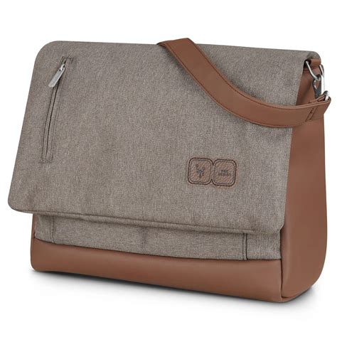 Designübersicht der ABC Design Wickeltasche Royal mit ihren verschiedenen Fächern und Accessoires