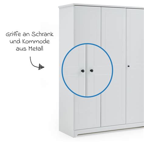 Detailansicht der Kassettenfräsung und der schwarzen Metallknöpfe der Arthur Berndt Wickelkommode Thilo