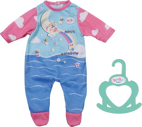 Inhalt des Bellybutton Baby New Born Geschenksets: Strampler ohne Arm, Langarm-T-Shirt, Langarm-Body und Spucktuch in einer Geschenkbox