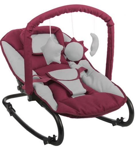 Babywippe mit angebrachtem universellem Spielbogen