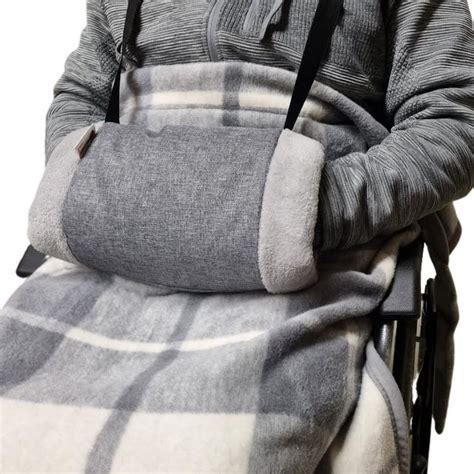 Nahaufnahme einer gefütterten Winter-Einschlagdecke, die Wärme und Komfort symbolisiert.