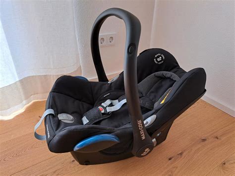 Schema zur Befestigung des Maxi-Cosi CabrioFix mit und ohne ISOFIX-Basis