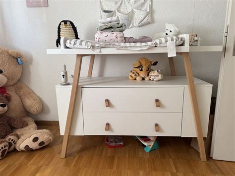Schema einer Wickelkommode mit Stauraum und abnehmbarem Aufsatz
