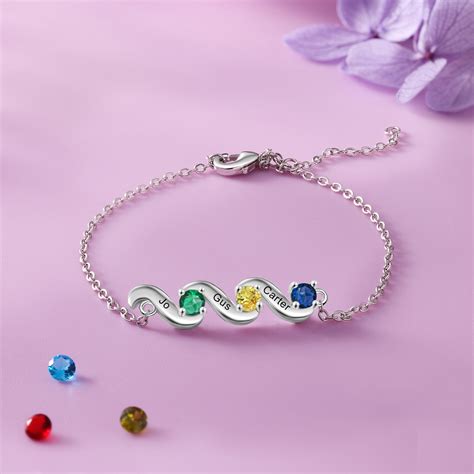 Beispiele für personalisierten Babyschmuck mit Gravuren und Geburtssteinen