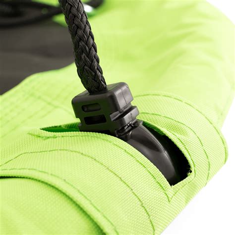 Grüne Nestschaukel von Outdoor Active mit verstellbaren Seilen.