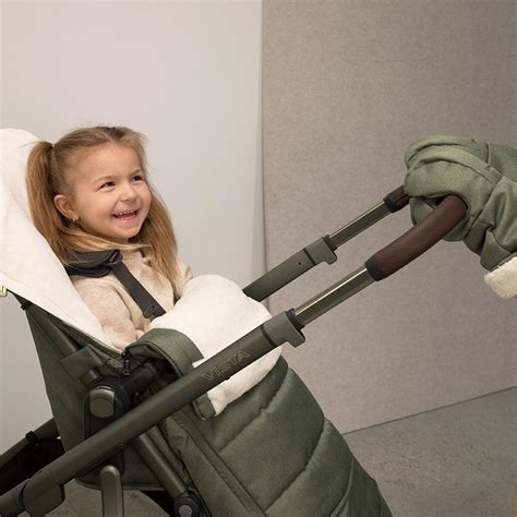 Detailansicht der verstellbaren Sitzeinheit des UPPAbaby Vista V2 mit Cozy Ganoosh Fußsack
