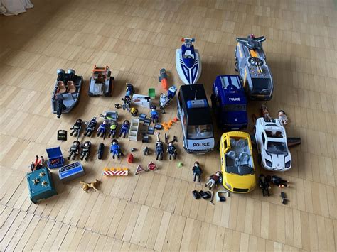 BRUDER Spielzeugwelt mit verschiedenen Fahrzeugen und Figuren