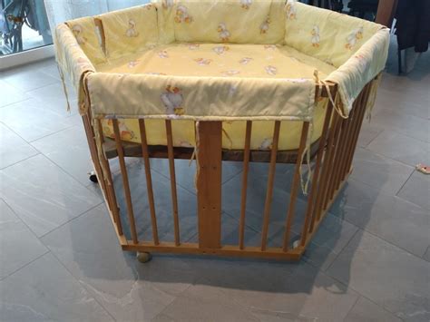 Collage aus verschiedenen Laufgitter-Modellen: Holz, Stoff, rund, eckig.