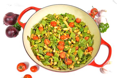 Bunte Mischung aus Bohnen, Tomaten und Gemüse