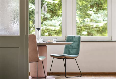 Montageübersicht der KFF ARVA Kollektion, die verschiedene Modelle und Konfigurationsmöglichkeiten zeigt