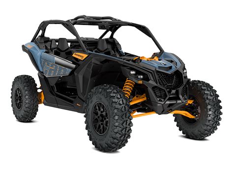 Detailaufnahme des CAN-AM Maverick UTV Buggy Kinder-Elektroautos mit Fokus auf den Innenraum und die Bedienelemente.
