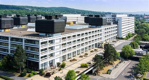 Einladendes Bild des Klinikgebäudes der Universitätsmedizin Göttingen