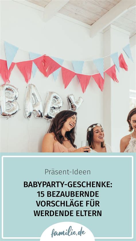 Babyparty mit werdenden Eltern und Geschenken