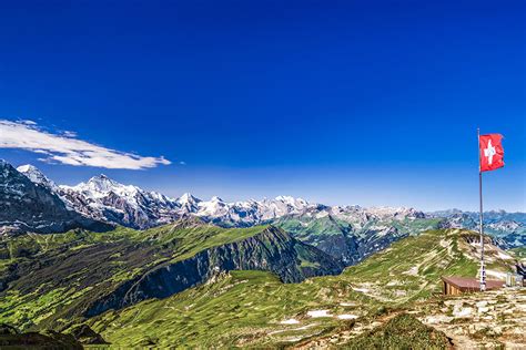 Panorama der Schweizer Alpen, die als Drehort für Bollywood-Filme dienen.