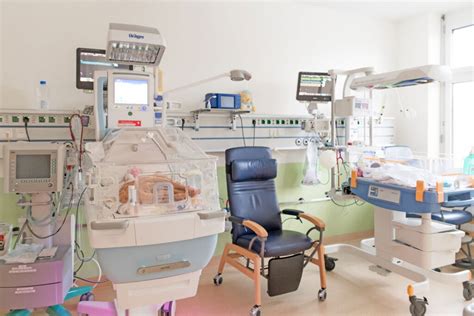 Symbolbild: Krankenhaus mit Neugeborenenstation