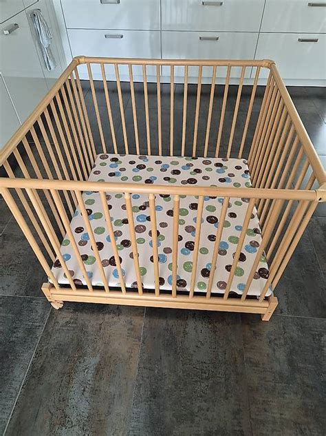 Design eines modernen Geuther Laufgitters im Kinderzimmer