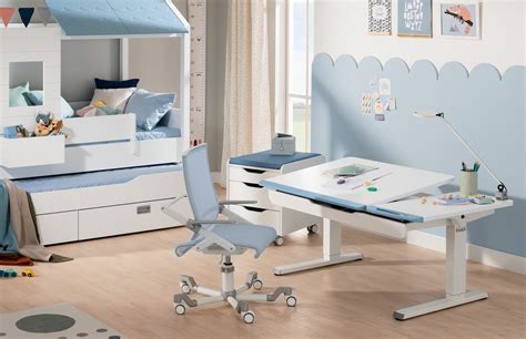 Collage aus Zubehörteilen für PAIDI Babybetten: Matratzen, Leitern, Bettkästen und Umbauseiten