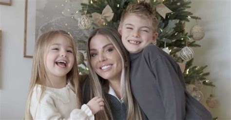 Foto von Jessica Thivenin mit ihren Kindern Maylone und Leewane