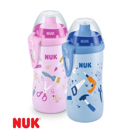 Illustration eines NUK Junior Cups mit geöffnetem Push-Pull-Verschluss
