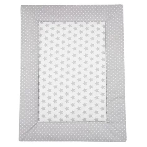 Nahaufnahme der Textur und des Sternmusters der Alvi Krabbeldecke Stars Silber