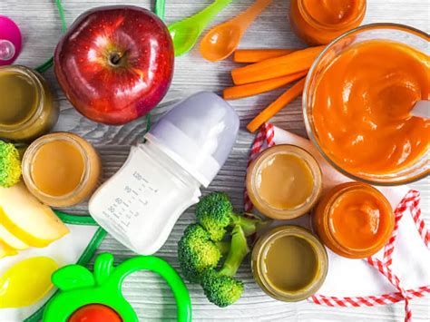 Detailansicht von Bio-Spinatblättern für Babynahrung