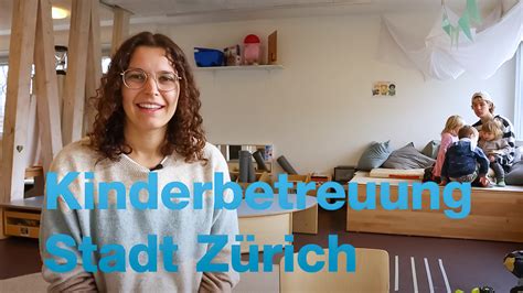 Frau, die versucht, Arbeit und Kinderbetreuung zu vereinbaren