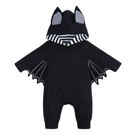 Baby in einem niedlichen Halloween-Kostüm