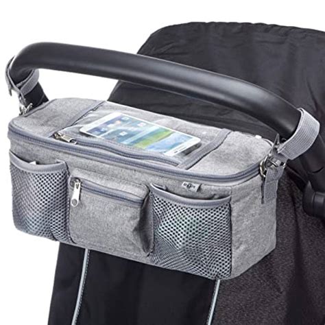 Buggy-Organizer, befestigt an einem Kinderwagengriff, mit sichtbarem Inhalt wie Flasche und Handy