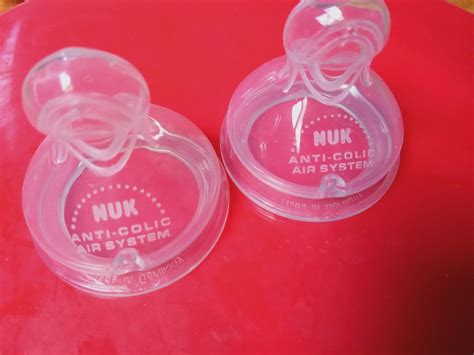 Schema, das die Funktionsweise des NUK Anti-Colic Air Systems erklärt, mit Fokus auf Druckausgleich und Luftzirkulation.