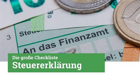 Eine stilisierte Darstellung von Lebensfäden, die von den Händen der Nornen gesponnen werden.