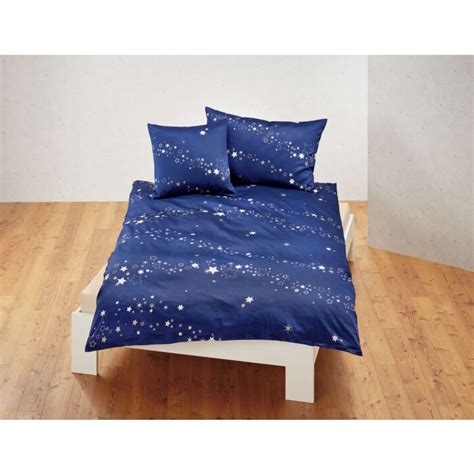 Detailaufnahme eines Babybett-Himmels mit Sternenmuster.