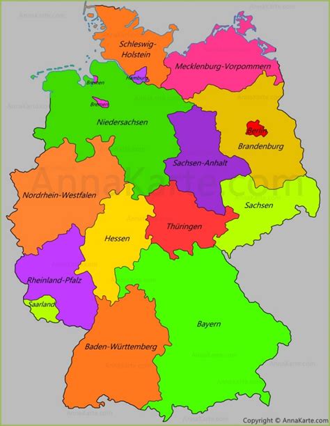 Karte von Deutschland mit farblicher Markierung der Bundesländer, die eine höhere oder niedrigere Abdeckung von Schwangerschaftsabbrüchen durch öffentliche Krankenhäuser aufweisen