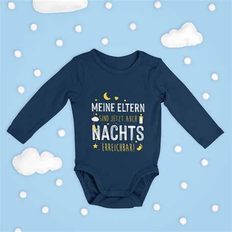 Collage von verschiedenen Baby T-Shirts und Bodys mit lustigen Hunde- und Katzenmotiven in verschiedenen Farben.