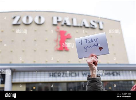 Roter Teppich vor dem Zoo Palast Theater in Berlin