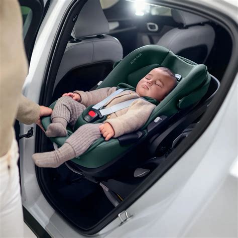 Schema zur korrekten Installation der Maxi-Cosi Pebble 360 Pro mit der FamilyFix 360 Pro Basisstation mittels ISOFIX